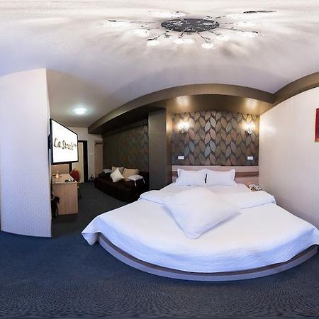 Hotel La Strada Ploieşti Chambre photo