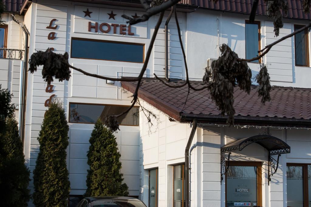 Hotel La Strada Ploieşti Extérieur photo