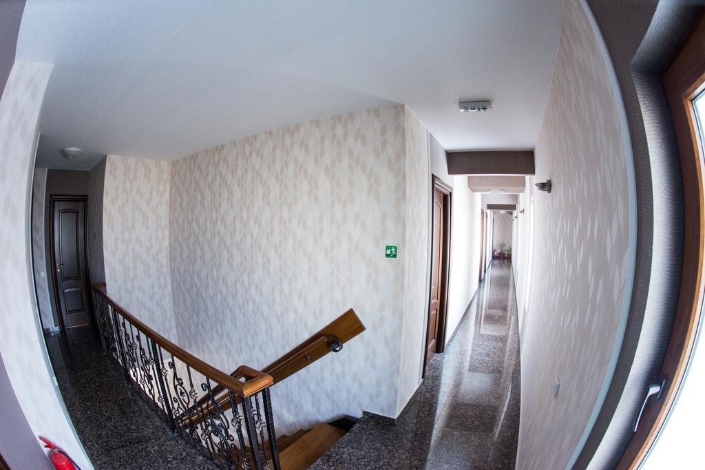 Hotel La Strada Ploieşti Extérieur photo
