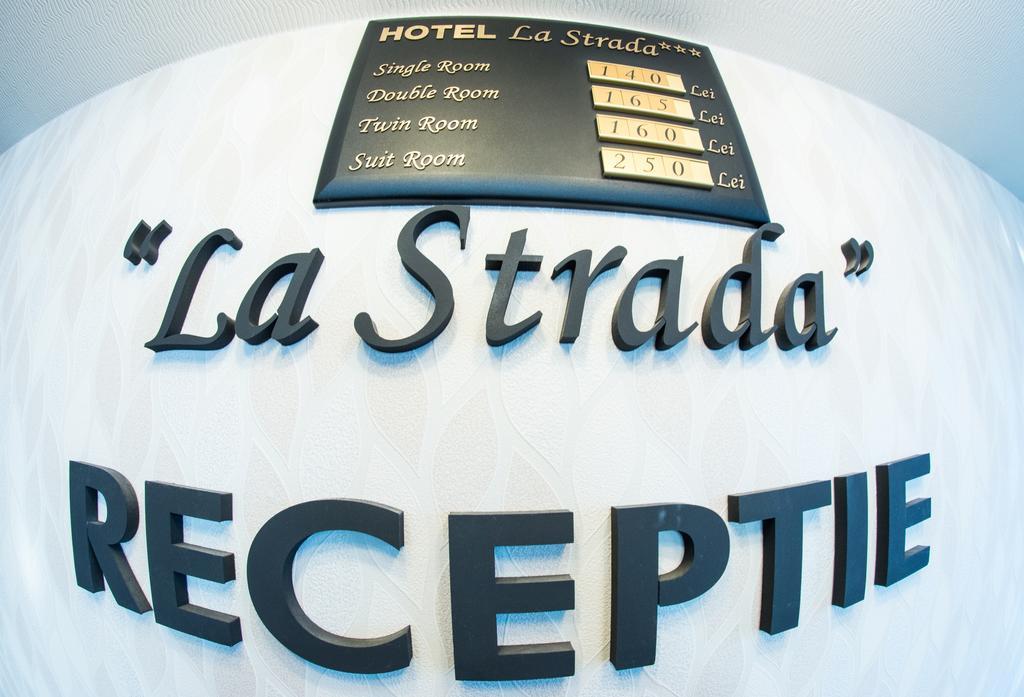 Hotel La Strada Ploieşti Extérieur photo