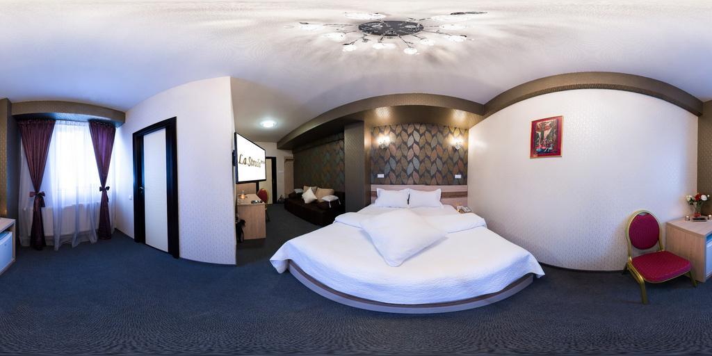 Hotel La Strada Ploieşti Chambre photo