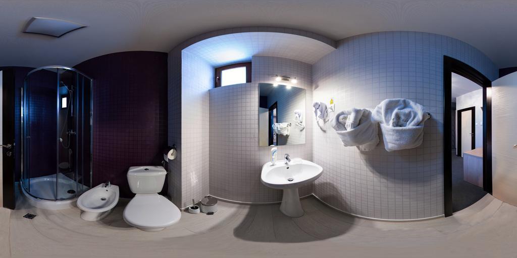 Hotel La Strada Ploieşti Chambre photo