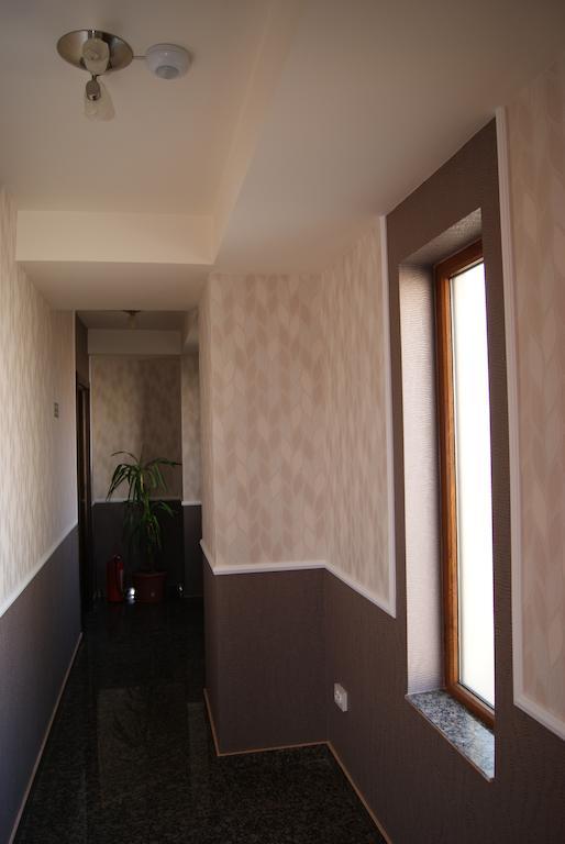Hotel La Strada Ploieşti Extérieur photo