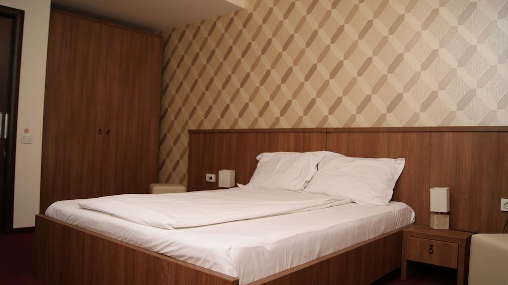Hotel La Strada Ploieşti Chambre photo